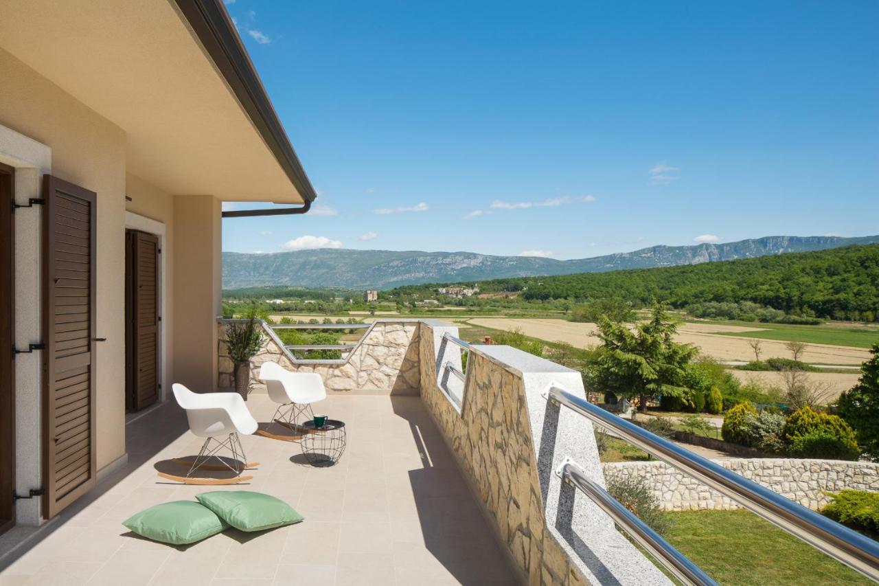 Villa Vesna With Sauna, Hot Tub Potpican Exterior photo
