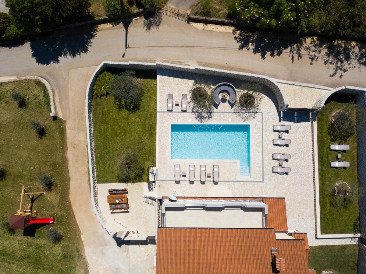 Villa Vesna With Sauna, Hot Tub Potpican Exterior photo